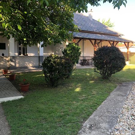 Tisza-Kert Apartmanok Tiszafüred Buitenkant foto
