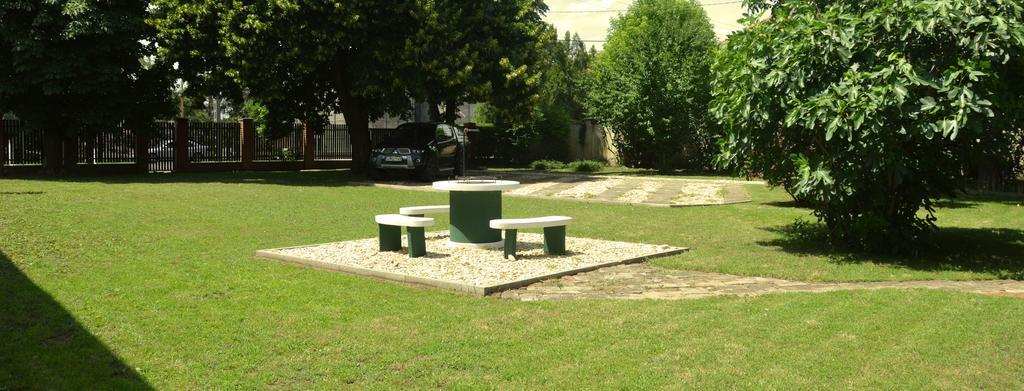 Tisza-Kert Apartmanok Tiszafüred Buitenkant foto